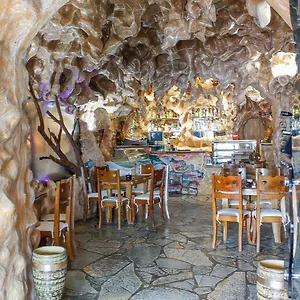 https://hotel-shpella.albaniahotels.org